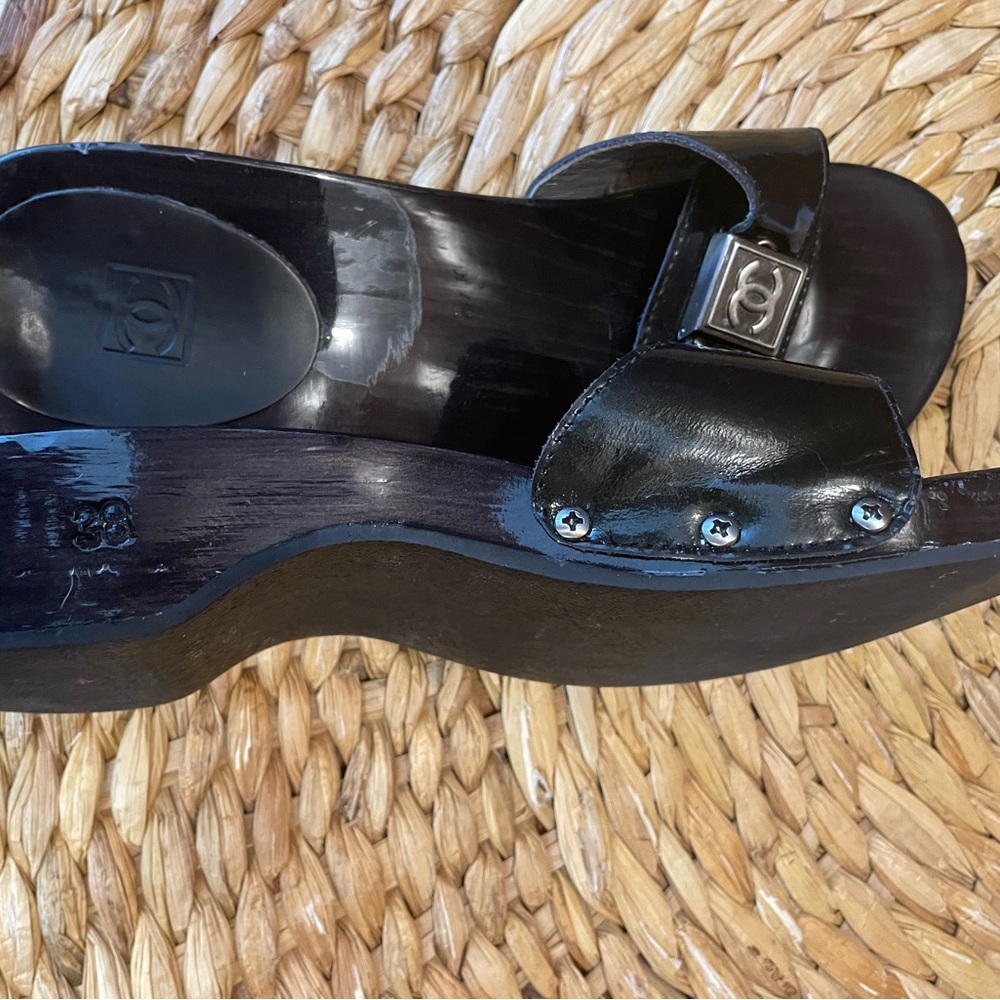 CHANEL Wood Sandal. Size 38 - Picture 7 of 9